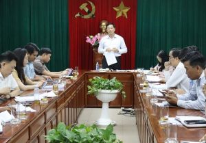 Phó Chủ tịch UBND tỉnh Võ Văn Phi làm việc với các sở, ngành về việc xử lý rác thải sinh hoạt