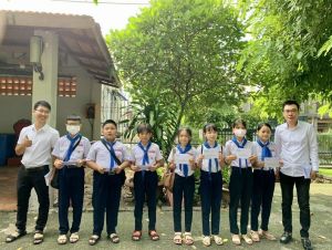 Góp ve chai tặng học bổng khuyến học