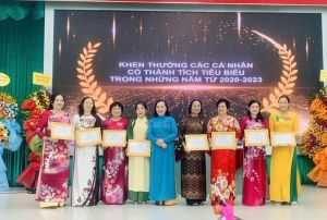 Bà Nguyễn Thị Nhung làm Chi hội trưởng Chi hội Nữ trí thức H.Tân Phú khóa I