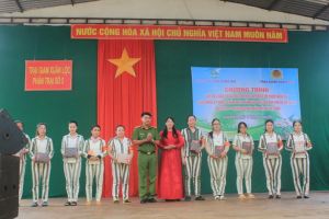 Giao lưu, nói chuyện chuyên đề với nữ phạm nhân