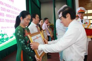 Quan tâm biểu dương, khen thưởng tập thể, cá nhân có thành tích đột xuất