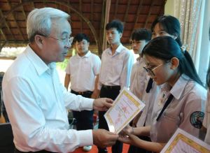 189 học sinh, sinh viên được nhận học bổng từ 1,5 đến 10 triệu đồng