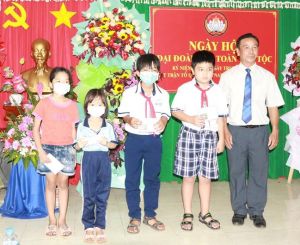 Gắn kết người dân xây dựng địa phương