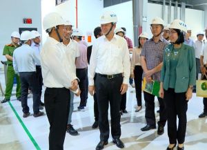 Bí thư Tỉnh ủy Nguyễn Hồng Lĩnh thăm và làm việc với các khu công nghiệp