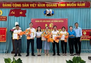 Huyện Long Thành: Kết nạp 5 quần chúng ưu tú trong các doanh nghiệp vào Đảng