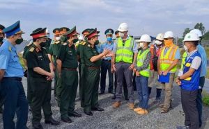 Lãnh đạo Bộ quốc phòng kiểm tra việc xử lý dioxin tại Sân bay Biên Hòa