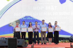 Ghi nhận và biểu dương những đóng góp của giáo viên là cán bộ Đoàn, Đội trường học