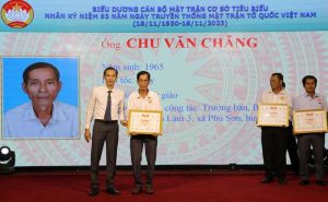 Kết nối bà con bảo vệ môi trường, hỗ trợ người khó khăn