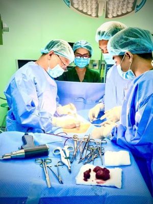 Điều trị thành công cho bệnh nhân bướu giáp lớn kèm nhiều bệnh nền nguy hiểm