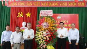 Phó Chủ tịch UBND tỉnh Võ Văn Phi dự Ngày Hội Đại đoàn kết toàn dân tộc tại P.Bửu Long, TP.Biên Hòa