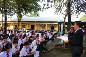 Đổi mới hình thức tuyên truyền pháp luật với học sinh