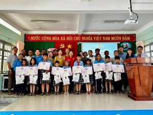 25 em thiếu nhi được nhận học bổng Cặp nến yêu thương