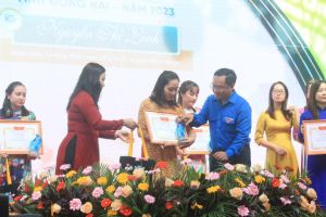 Tuyên dương nhà giáo trẻ tiêu biểu, học sinh 3 tốt, học sinh 3 rèn luyện