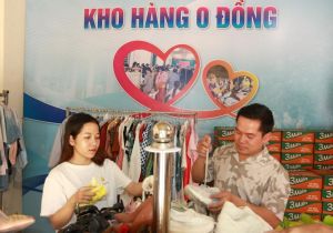 Vừa làm văn nghệ - vừa giúp người