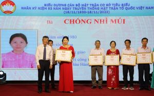 Hai cán bộ Mặt trận dân tộc thiểu số tiêu biểu