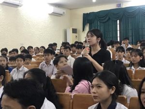 Hơn 200 học sinh nghe nói chuyện chuyên đề về phòng ngừa bạo lực