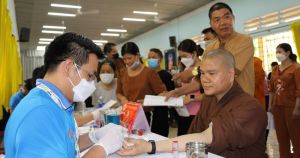 Chung tay hỗ trợ người khó khăn