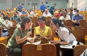 Cầu nối giúp người dân trở thành công dân số