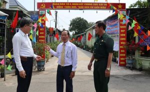 Người trưởng ấp làm tốt vai trò khéo vận động