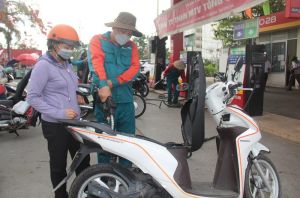 Giá nhiều loại xăng, dầu tiếp tục giảm