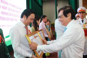 Khen thưởng kịp thời tiếp thêm động lực tinh thần