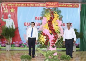 Phó Chủ tịch UBND tỉnh Nguyễn Sơn Hùng dự Ngày hội Đại đoàn kết toàn dân tộc ấp Tam Bung