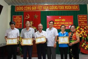 Chung sức nâng cao đời sống vật chất, tinh thần