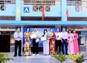 Khen thưởng đột xuất cho giáo viên, học sinh xuất sắc trong cuộc thi Sáng tạo Thanh thiếu niên, nhi đồng toàn quốc