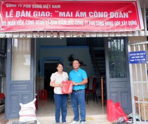 Bàn giao 28 căn nhà Mái ấm Công đoàn