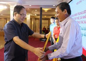 Xây dựng cầu nối nhân đạo