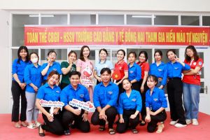 Đông đảo giảng viên, sinh viên tham gia hiến máu tình nguyện