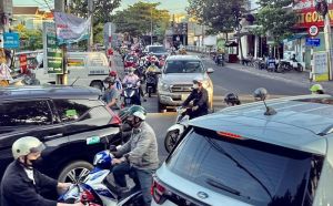 Chật vật đi qua cửa ngõ “siêu phường” Trảng Dài