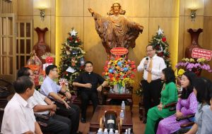 Phó Bí thư Tỉnh ủy Quản Minh Cường chúc mừng Giáng sinh các tổ chức, chức sắc tôn giáo tiêu biểu