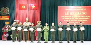 Bế giảng lớp huấn luyện đầu khóa các trường công an