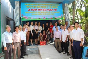 Khối thi đua 13 trao tặng nhà đại đoàn kết cho nạn nhân chất độc da cam/dioxin