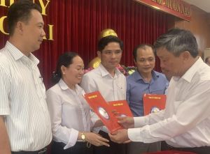 Đoàn đại biểu Hội nông dân tỉnh chuẩn bị tham dự Đại hội nông dân toàn quốc