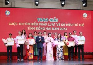Tôn vinh những cá nhân, tập thể có đóng góp trên lĩnh vực khoa học và công nghệ