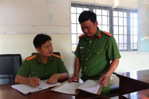 Đại úy Phạm Văn Lượng luôn tận tụy hết mình vì nhân dân