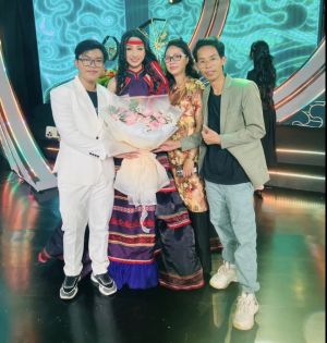 Nam sinh THPT làm diễn họa thời trang