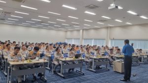 Tuyên truyền pháp luật lao động cho 300 lao động