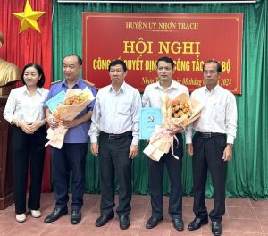 Huyện Nhơn Trạch công bố các Quyết định về công tác cán bộ