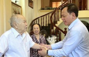 Quyền Chủ tịch UBND tỉnh Võ Tấn Đức thăm, chúc Tết nguyên lãnh đạo tỉnh và người có công