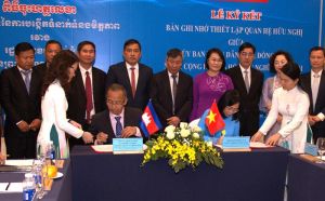 Tỉnh Đồng Nai ký kết Bản Ghi nhớ thiết lập quan hệ hợp tác với tỉnh Kampong Thom, Campuchia