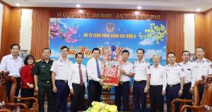 Đoàn công tác của tỉnh chúc thăm, chúc Tết Vùng Cảnh sát biển 3, Vùng 2 Hải quân