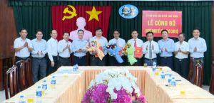 UBND huyện Long Thành trao nhiều quyết định về công tác cán bộ
