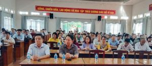 Quan tâm giáo dục chính trị tư tưởng và rèn luyện đạo đức cách mạng cho giáo viên, học sinh