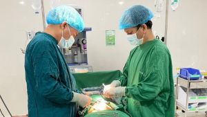 Nuốt phải tăm tre, người đàn ông bị thủng ruột