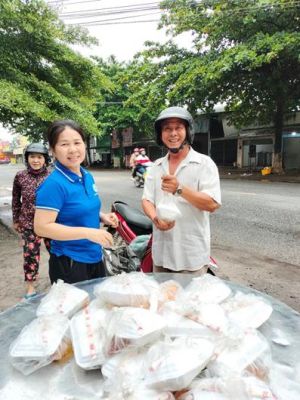 Thêm nhiều suất cơm nghĩa tình