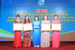 Phụ nữ tiêu biểu trong xây dựng nông thôn mới kiểu mẫu