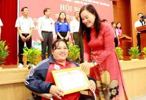 Vượt qua khiếm khuyết vươn lên